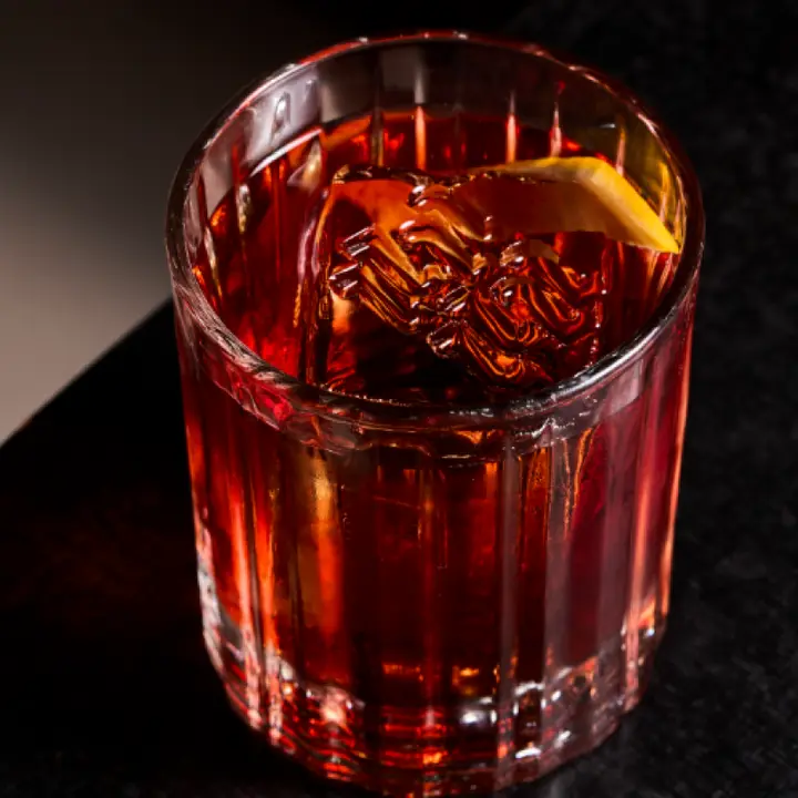 Negroni de Cacau e Laranja, drink autoral da casa